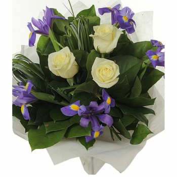 Букет из роз и ирисов " Дюймовочка"